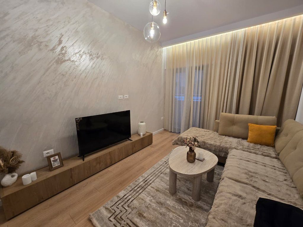 APARTAMENT MODERN PER QERA TEK  GALERIA (ISH KINEMA 17-NENTORI)