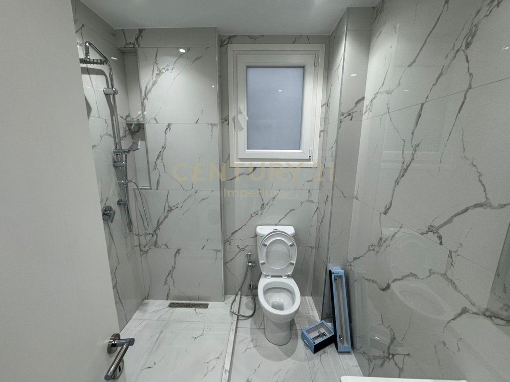 Apartament 1+1 me Verandë në Kodrën e Priftit – Jepet me qira