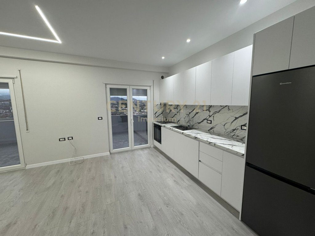 Apartament 1+1 me Verandë në Kodrën e Priftit – Jepet me qira