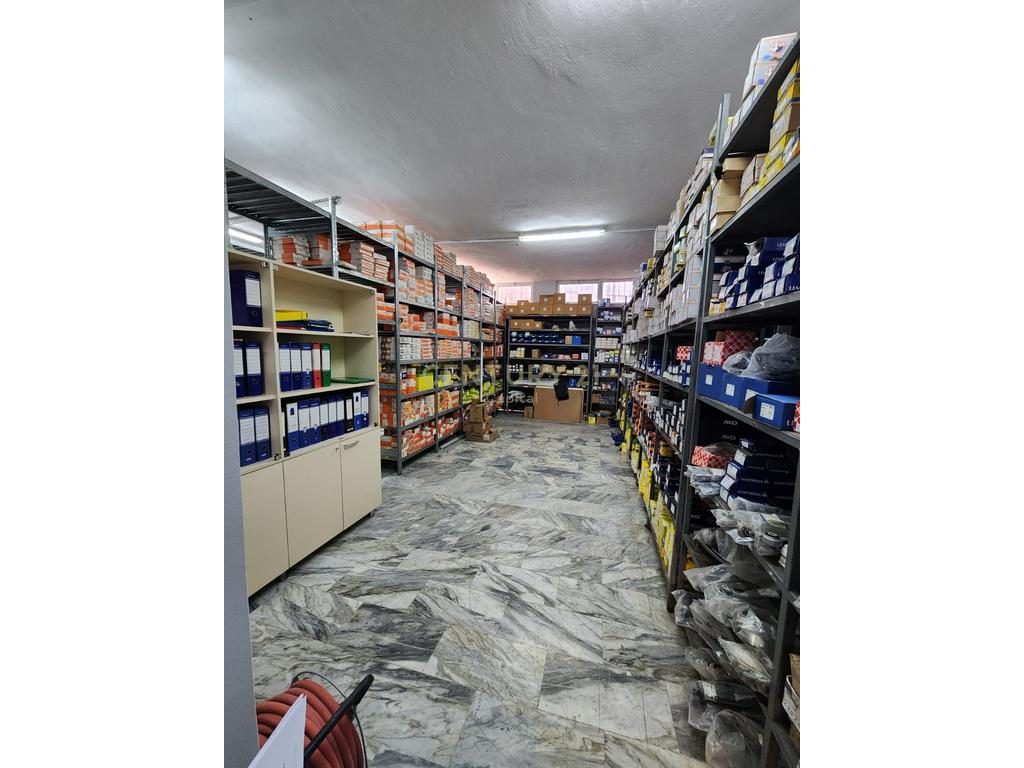 Dyqan ose ambient biznesi për qira në Rrugën Dritan Hoxha, 187 m², Laprakë