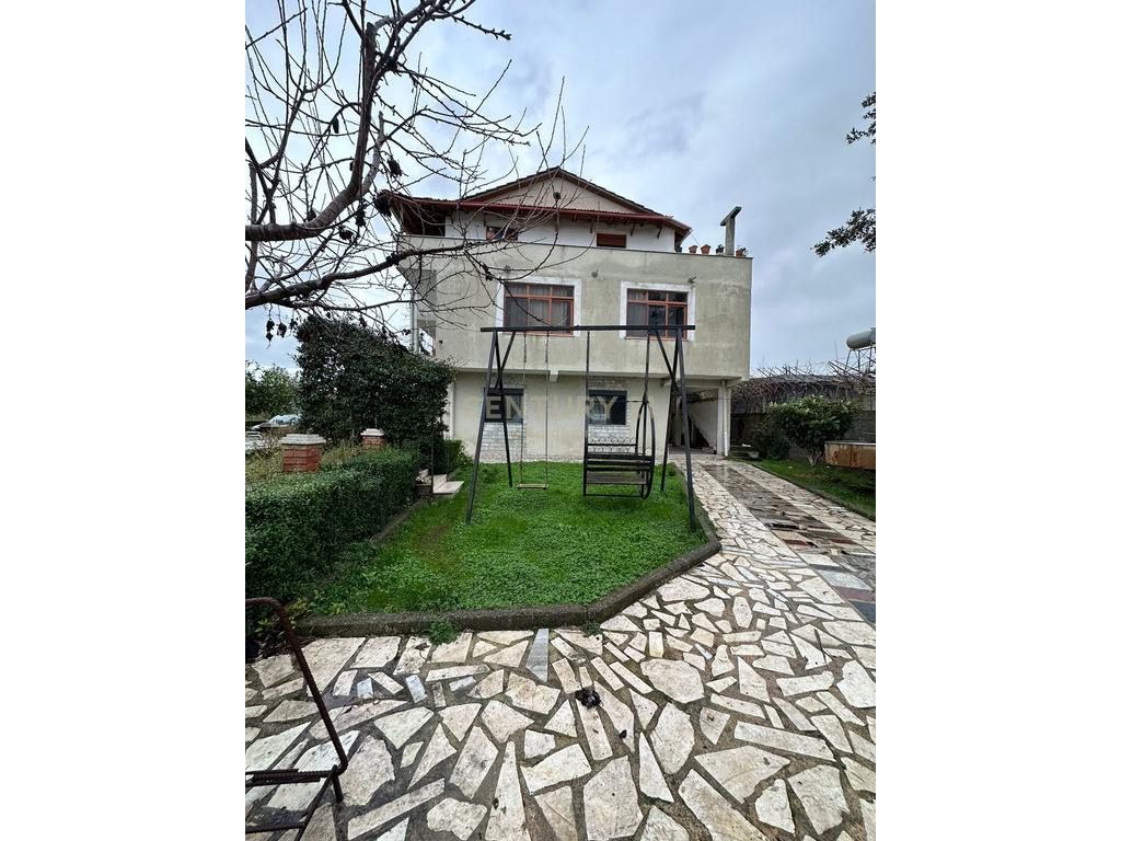 Vilë  Në Shitje në Durrës, Sektori Rinia - 320,000€ | 500 m²