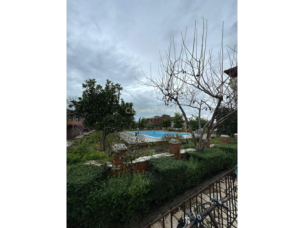 Vilë  Në Shitje në Durrës, Sektori Rinia - 320,000€ | 500 m²