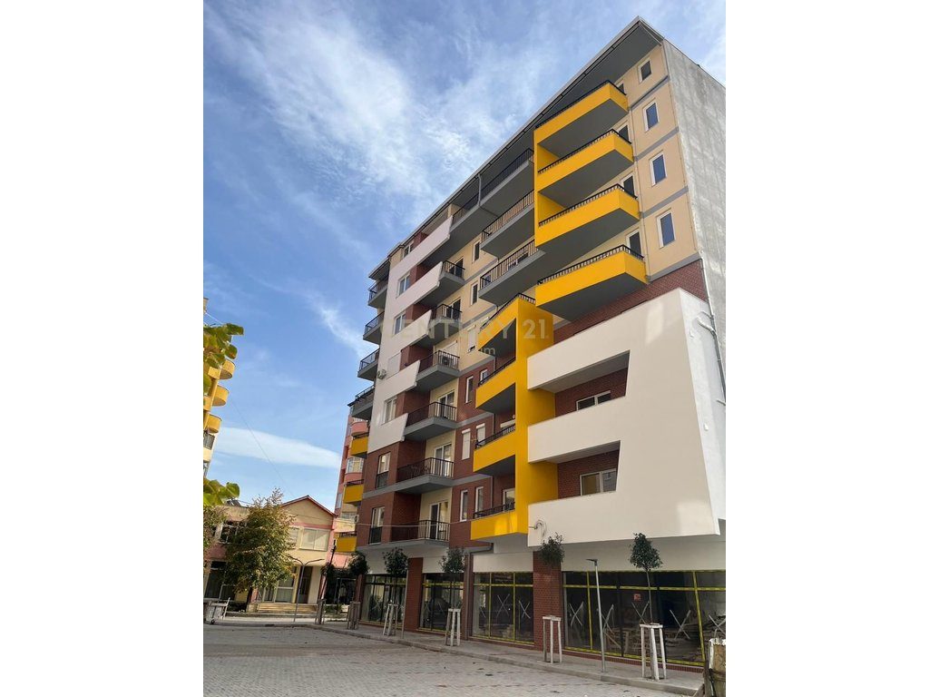 Apartament 1+1 tek 1 Maji, Pogradec – Pamje relaksuese dhe ndërtesë e re!