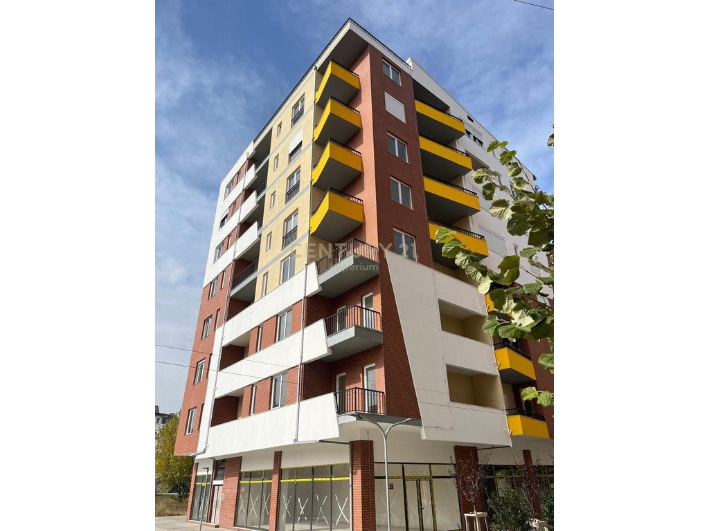Apartament 1+1 tek 1 Maji, Pogradec – Pamje relaksuese dhe ndërtesë e re!