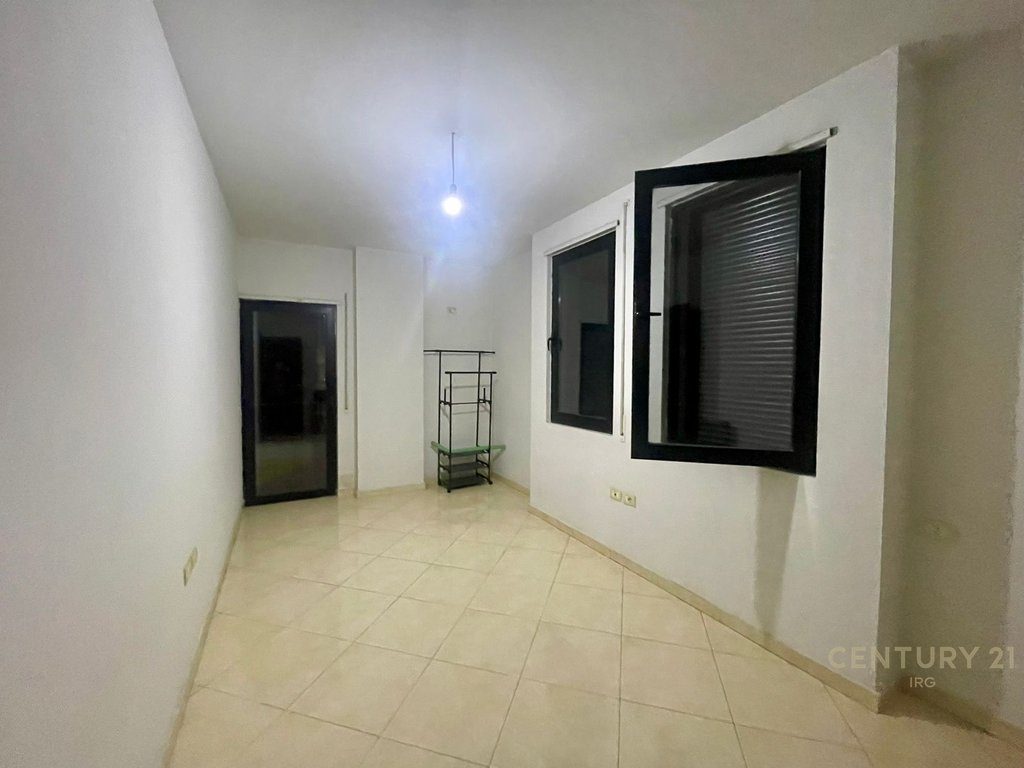 Shitet apartament 2+1 ne Astir!


-