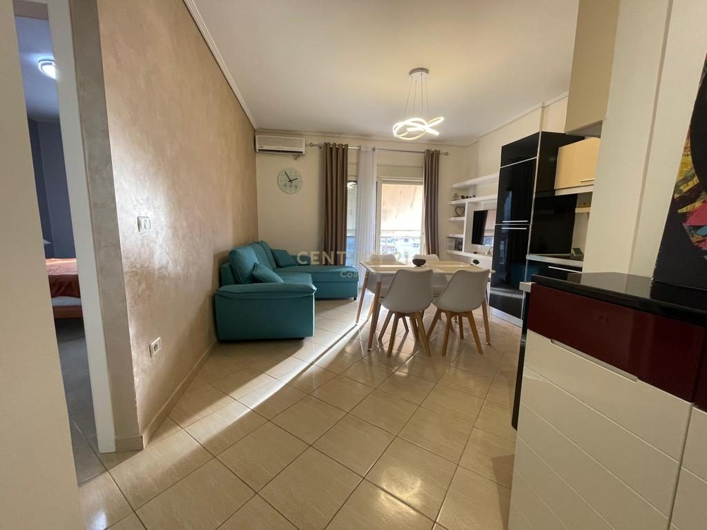 APARTAMENT 1+1 ME QIRA PRANE KONSULLATES ,NE LUNGOMARE!!!