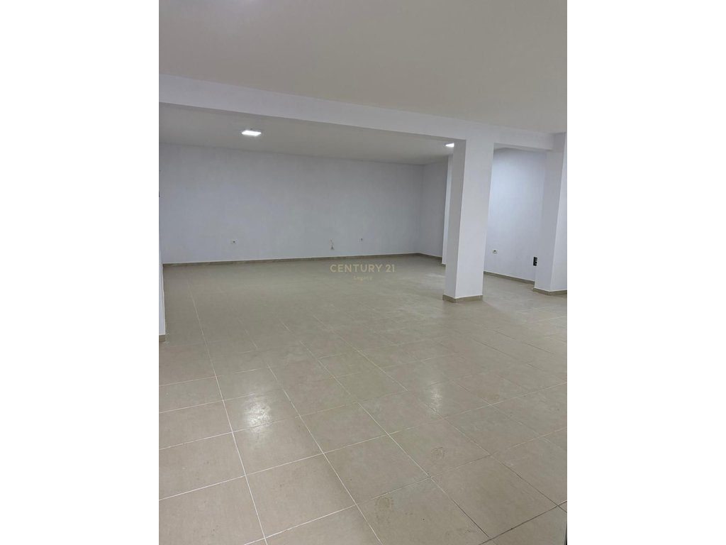 Jepet me qira dyqan 90 m² te Kopshti Botanik, Tiranë!!