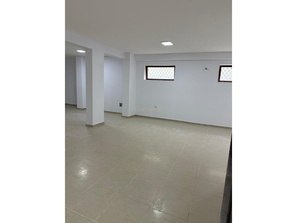 Jepet me qira dyqan 90 m² te Kopshti Botanik, Tiranë!!
