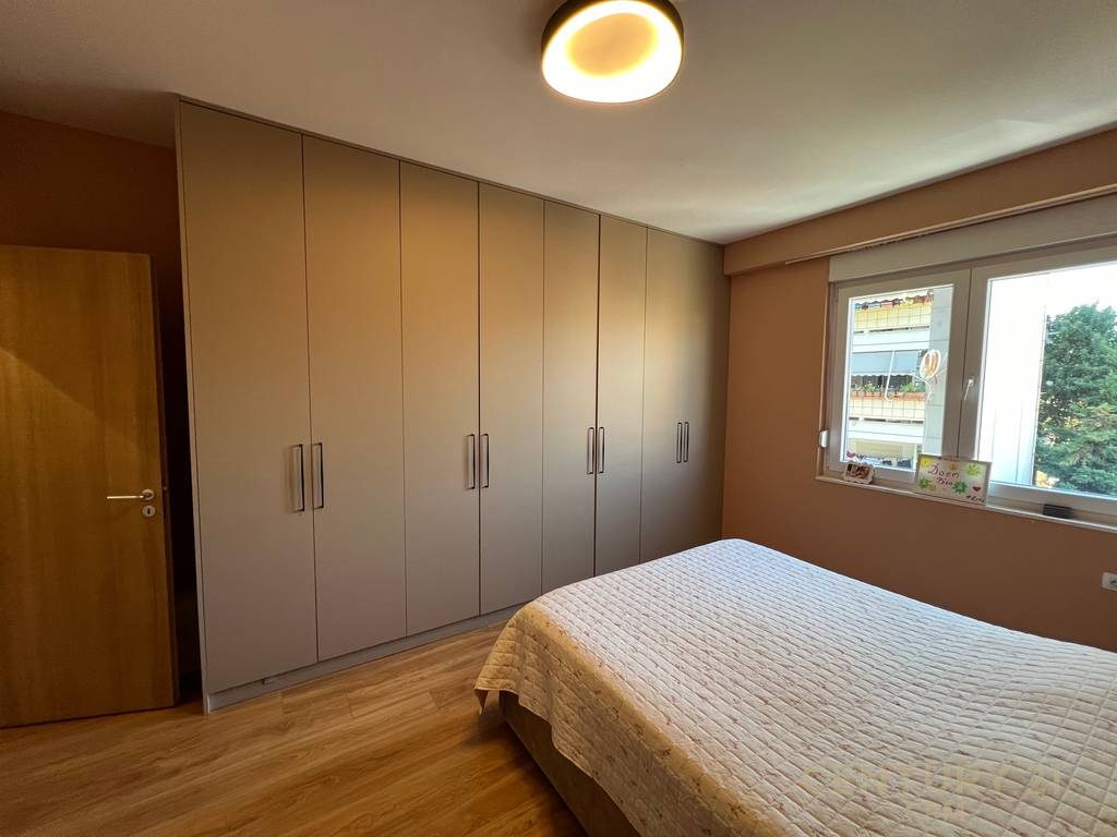 Apartament 2+1 per shitje tek Rr. Barrikadave!