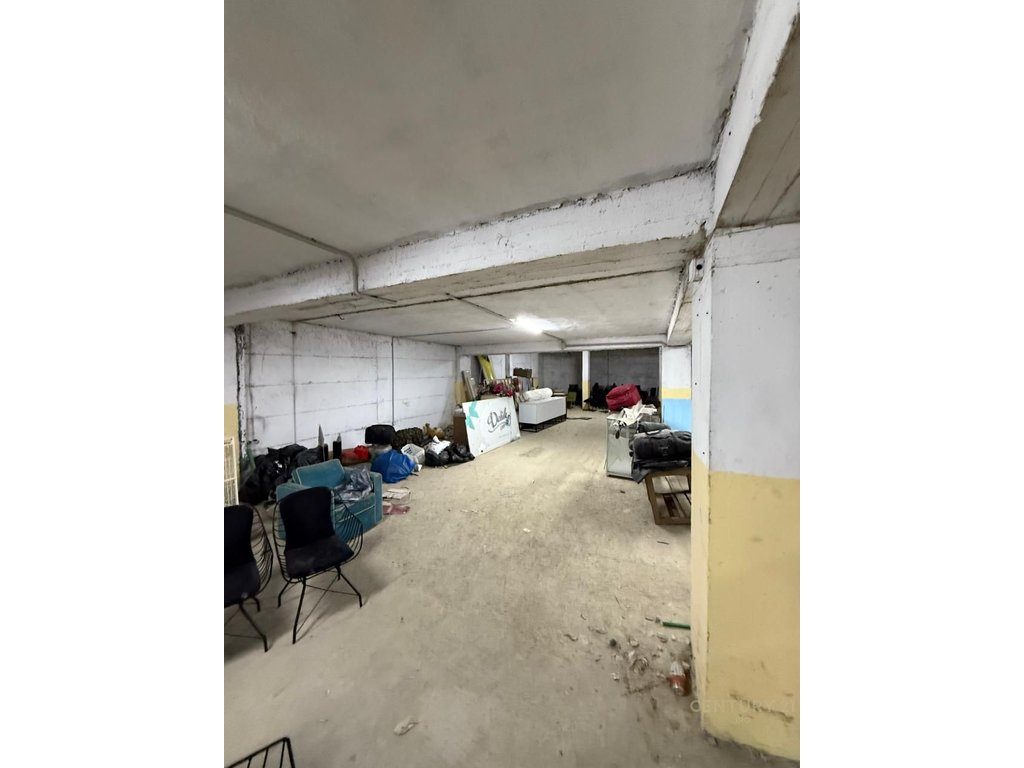 Ambient komercial në Shkozë, 400 m², per qira