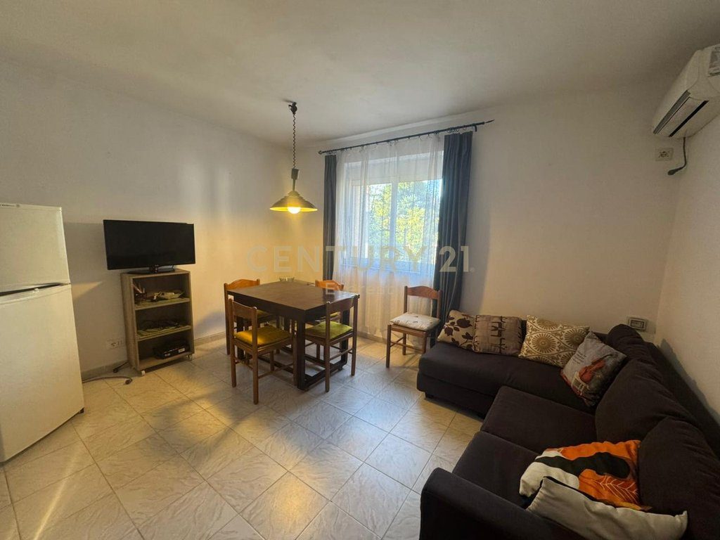 RRUGA FORTUZI, APARTAMENT 3+1 PER QIRA