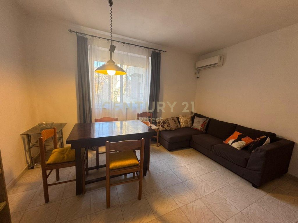 RRUGA FORTUZI, APARTAMENT 3+1 PER QIRA