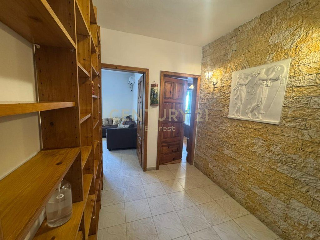 RRUGA FORTUZI, APARTAMENT 3+1 PER QIRA