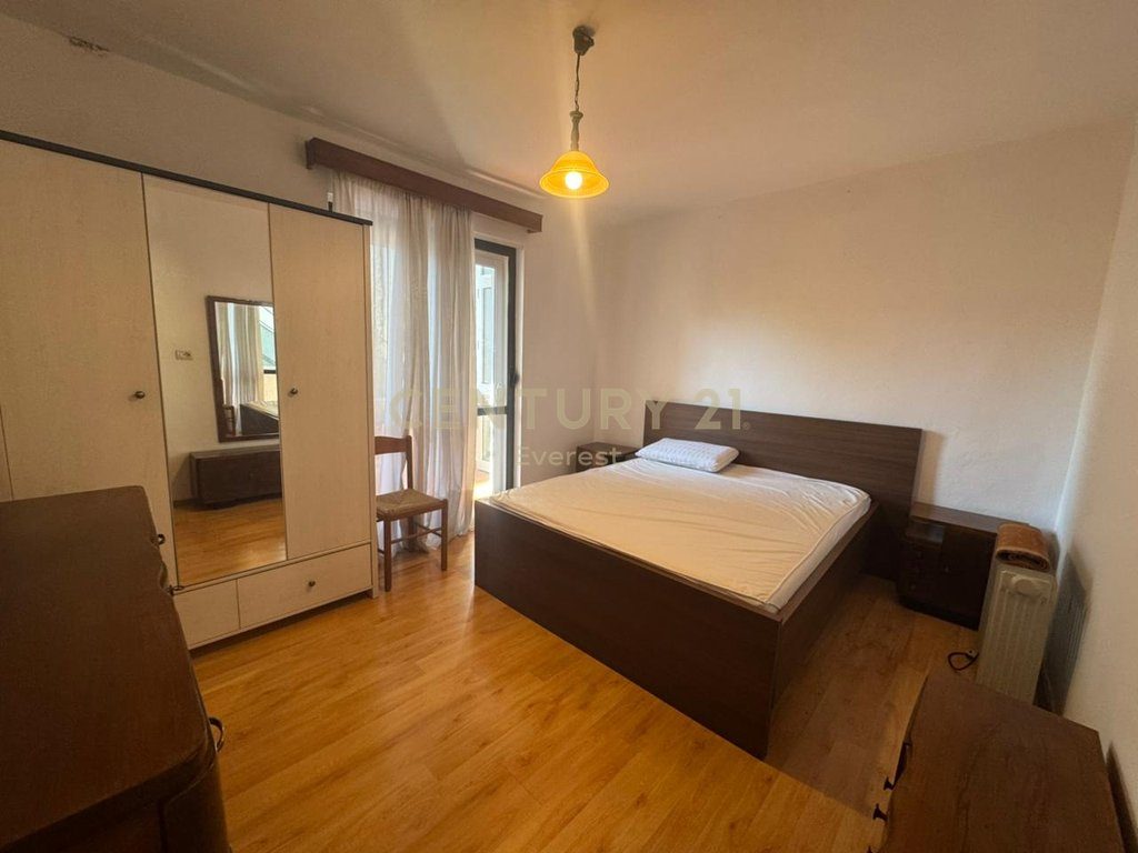 RRUGA FORTUZI, APARTAMENT 3+1 PER QIRA