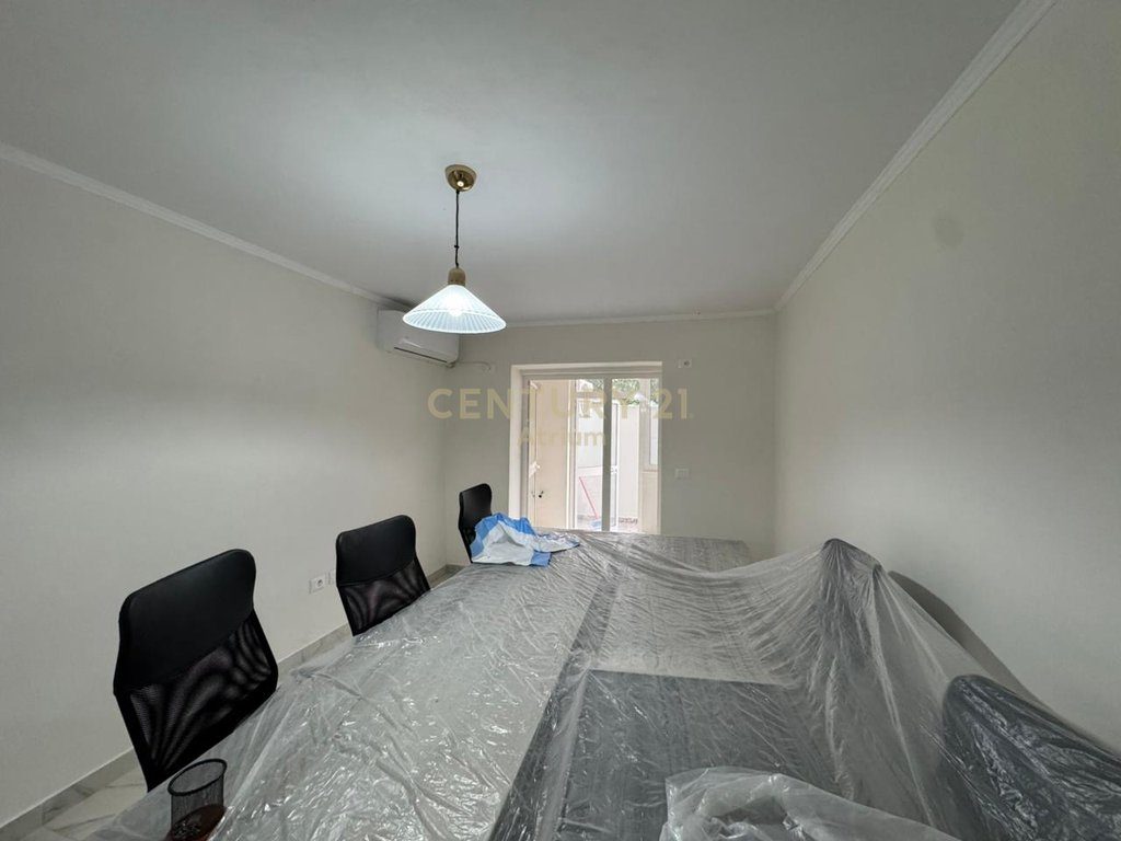 SHITET APARTAMENT 1+1+DYQAN TEK URA E NISHERAKUT PRANE WHITE BAR !!!