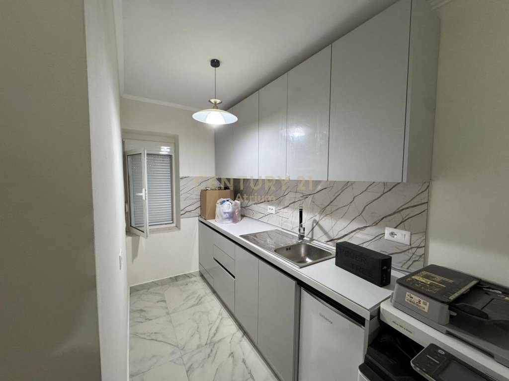 SHITET APARTAMENT 1+1+DYQAN TEK URA E NISHERAKUT PRANE WHITE BAR !!!