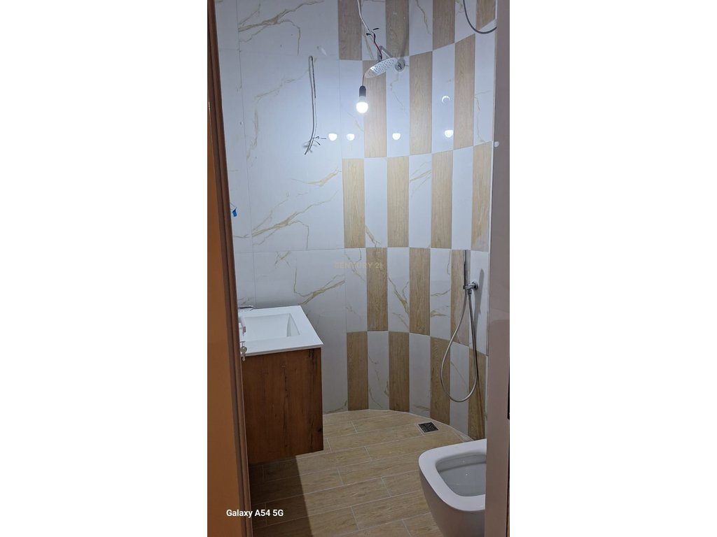 Jepet me qira dubleks 2+1+2 në Shkozë