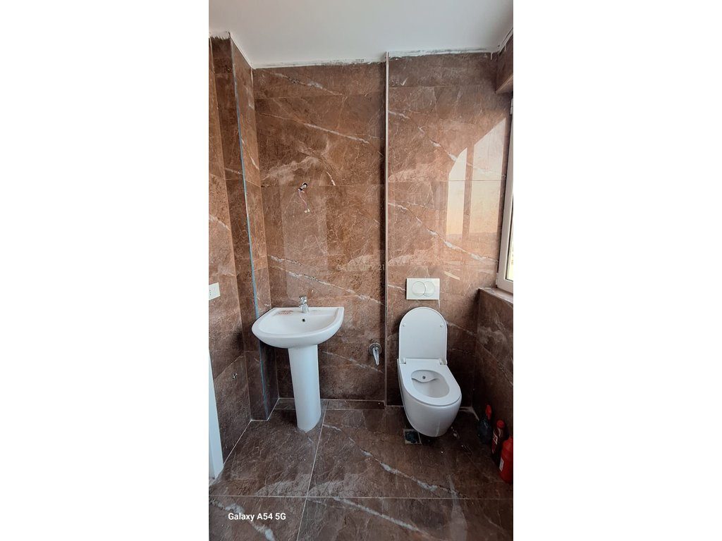 Jepet me qira dubleks 2+1+2 në Shkozë
