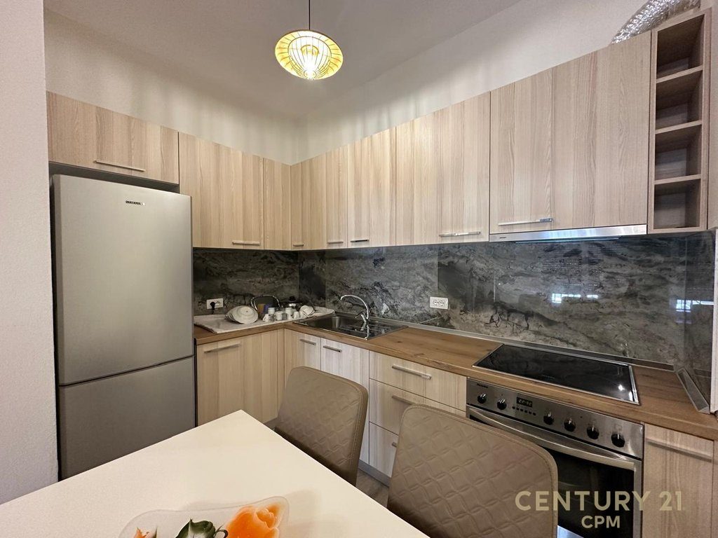Apartament 1+1 Me Qira në Rrugën 5 Maji, Tiranë