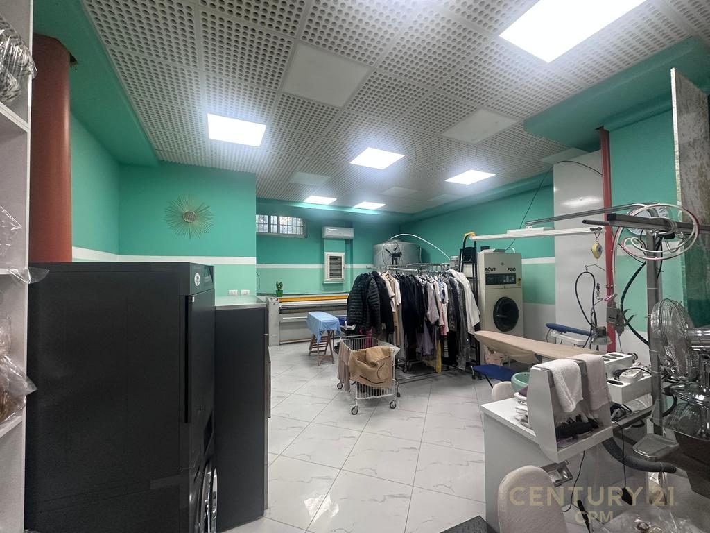 Shitet Ambient Komercial & Biznes Fitimprurës në Vlorë