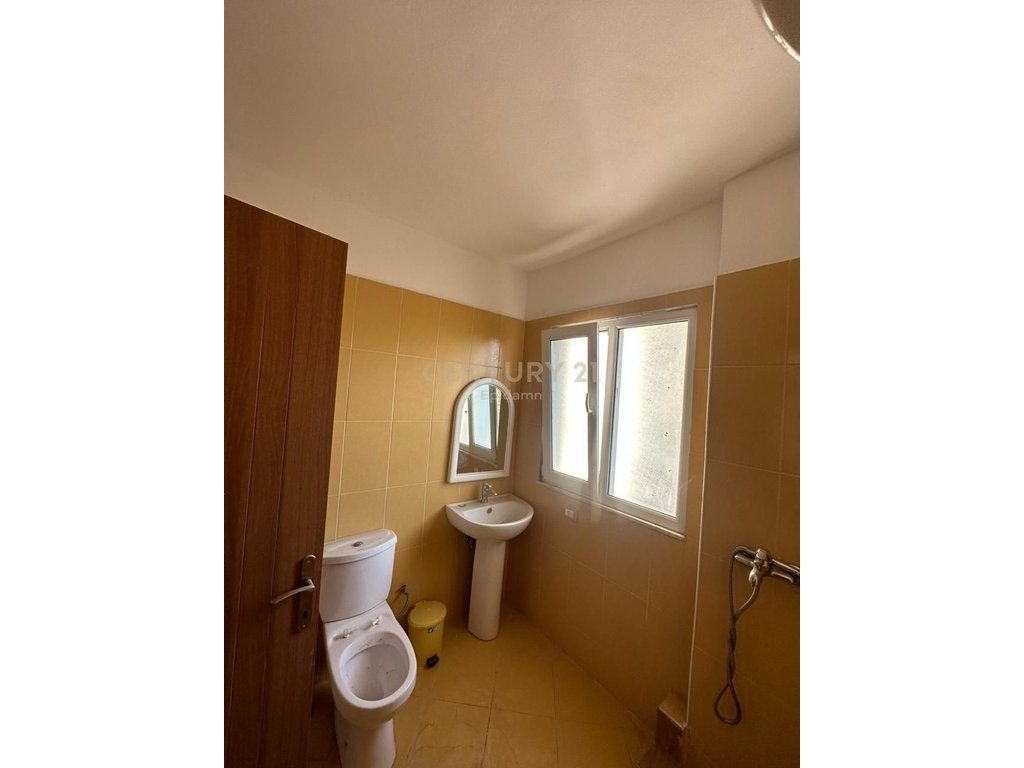 Apartament 1+1 + garsoniere  në shitje në Mali i Robit, Durrës - 132000€ | 121 m²