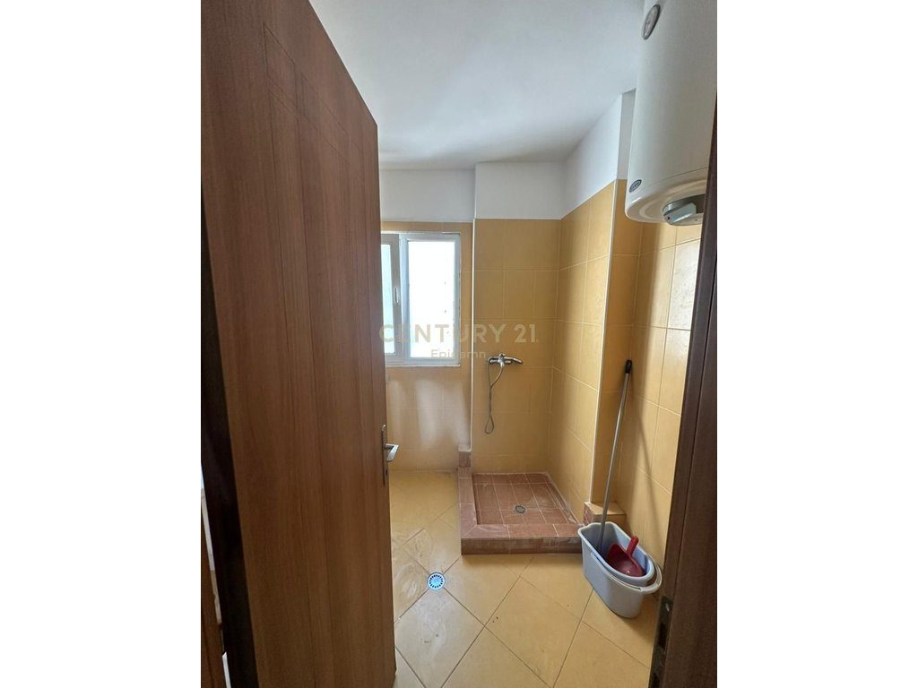 Apartament 1+1 + garsoniere  në shitje në Mali i Robit, Durrës - 132000€ | 121 m²