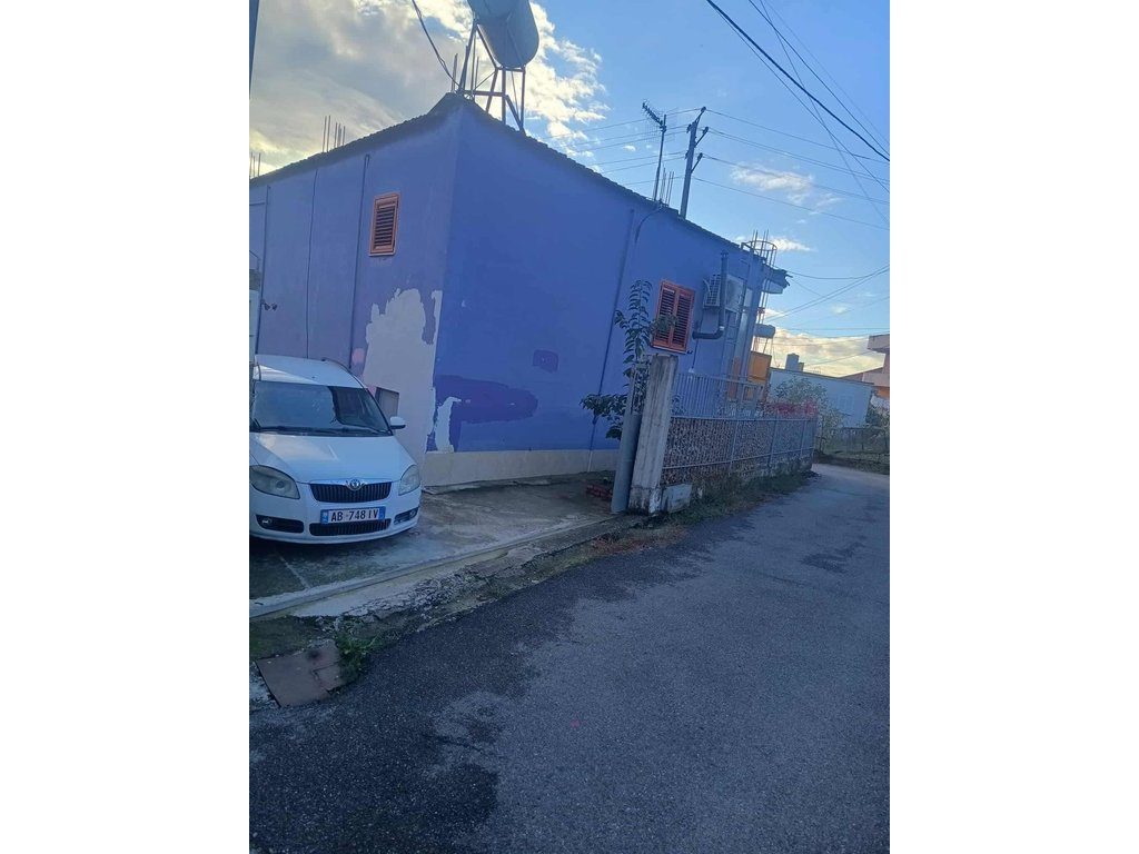 Shtëpi private 2 kateshe   Në Shkozë prane firmes kamberi , Tiranë - Në Shitje 370,000€ | 185.5 m²