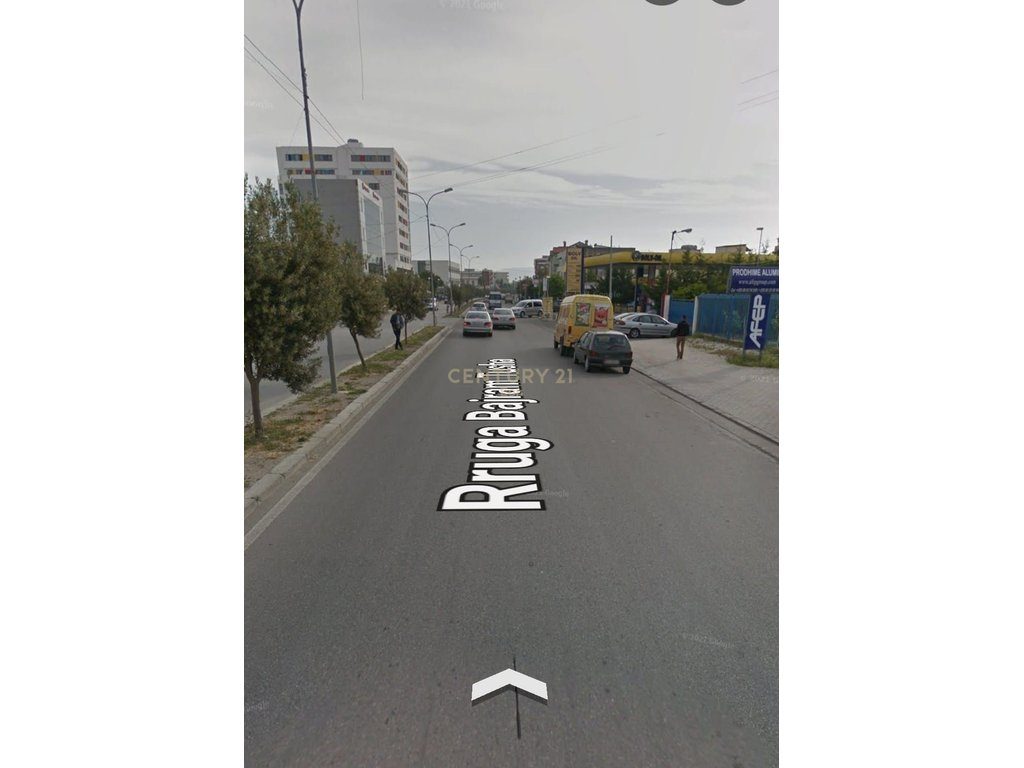 SHITET AMBJENT BIZNESI NE RRUGE KRYESORE NE SHKOZET-DURRES !
