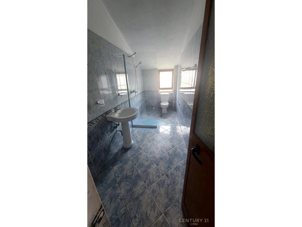 Hapësirë multifunksionale  Me Qira te Globe, Tiranë - 3200€ | 600 m²