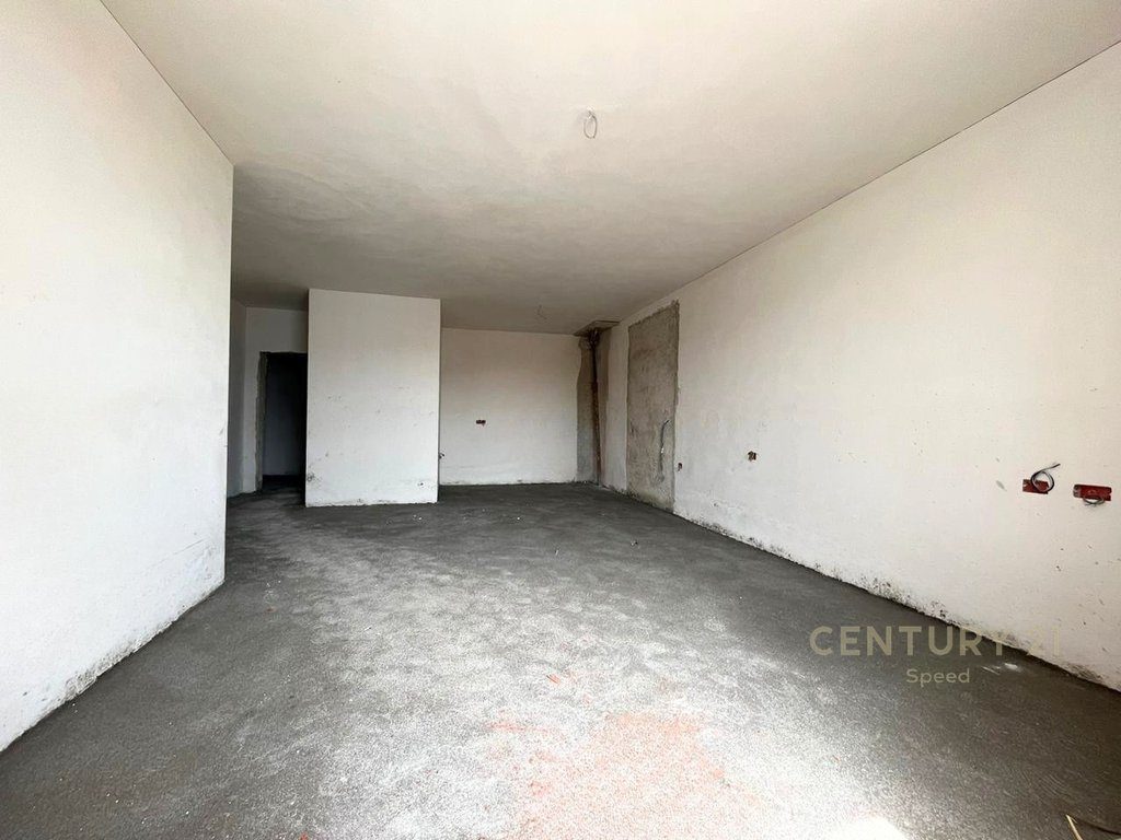 Shitet apartament 2+1+2  në Ali Dem!!