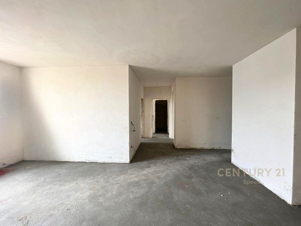 Shitet apartament 2+1+2  në Ali Dem!!