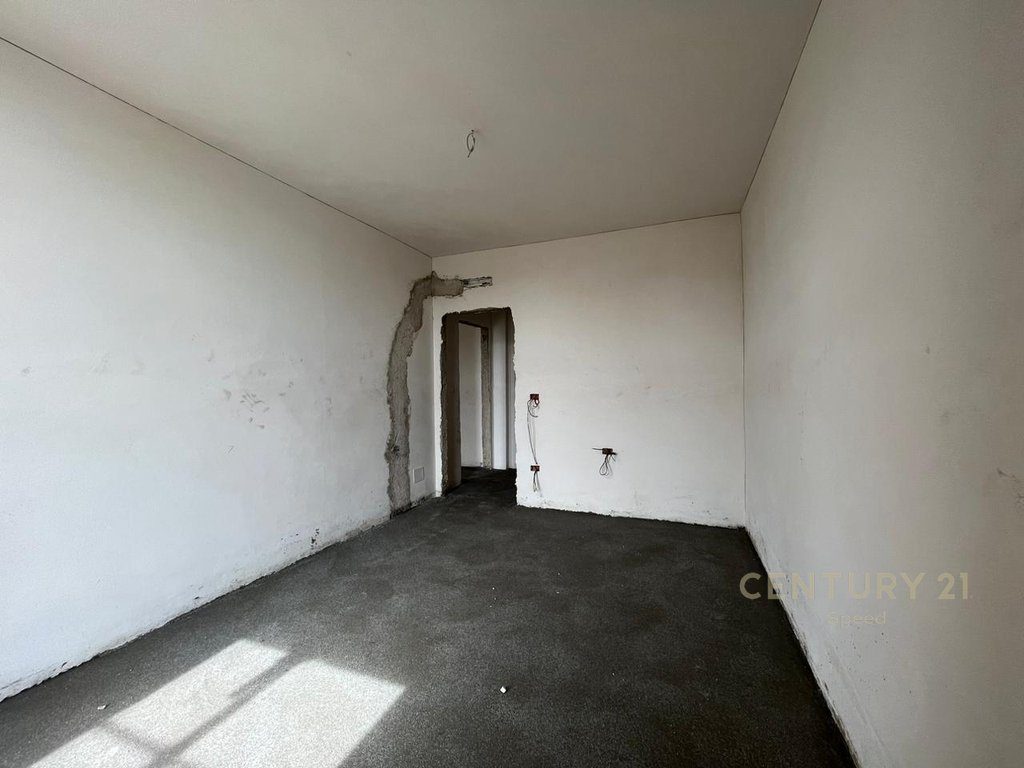 Shitet apartament 2+1+2  në Ali Dem!!