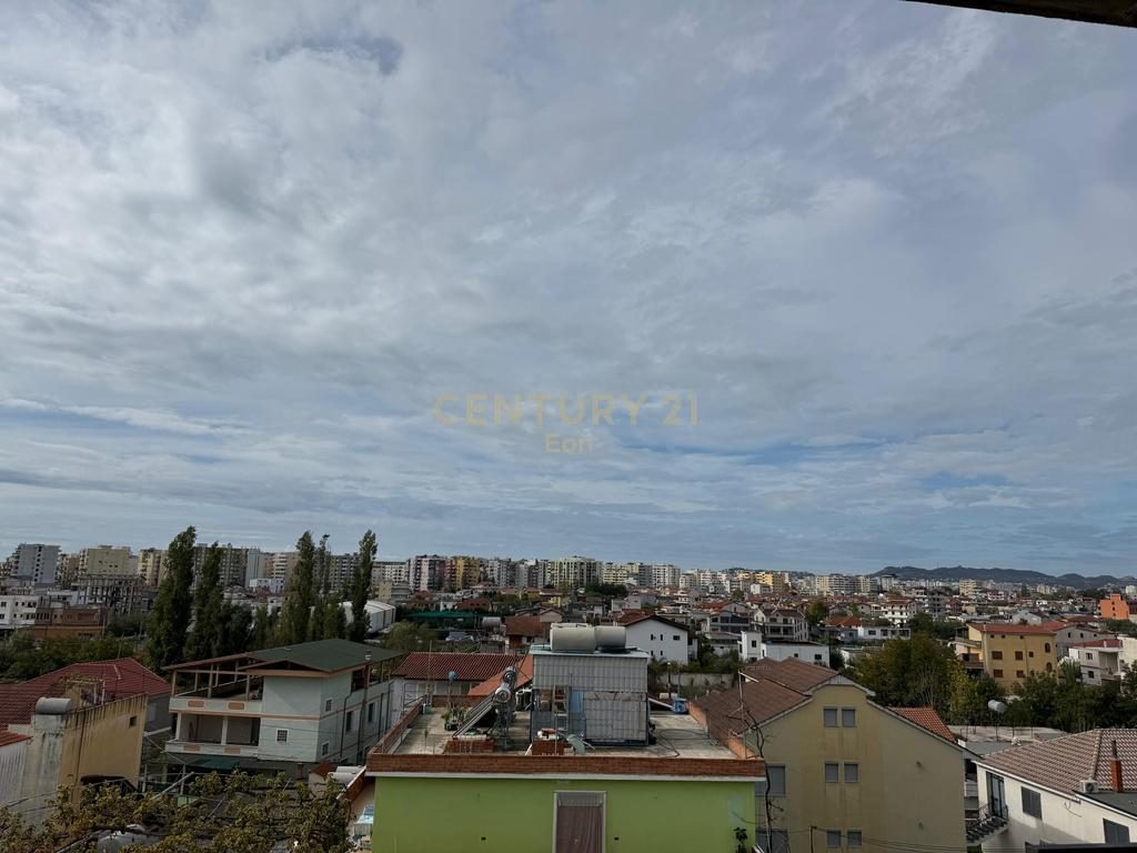 Vilë 4-Kateshe per Shitje në Arapaj, Durrës !