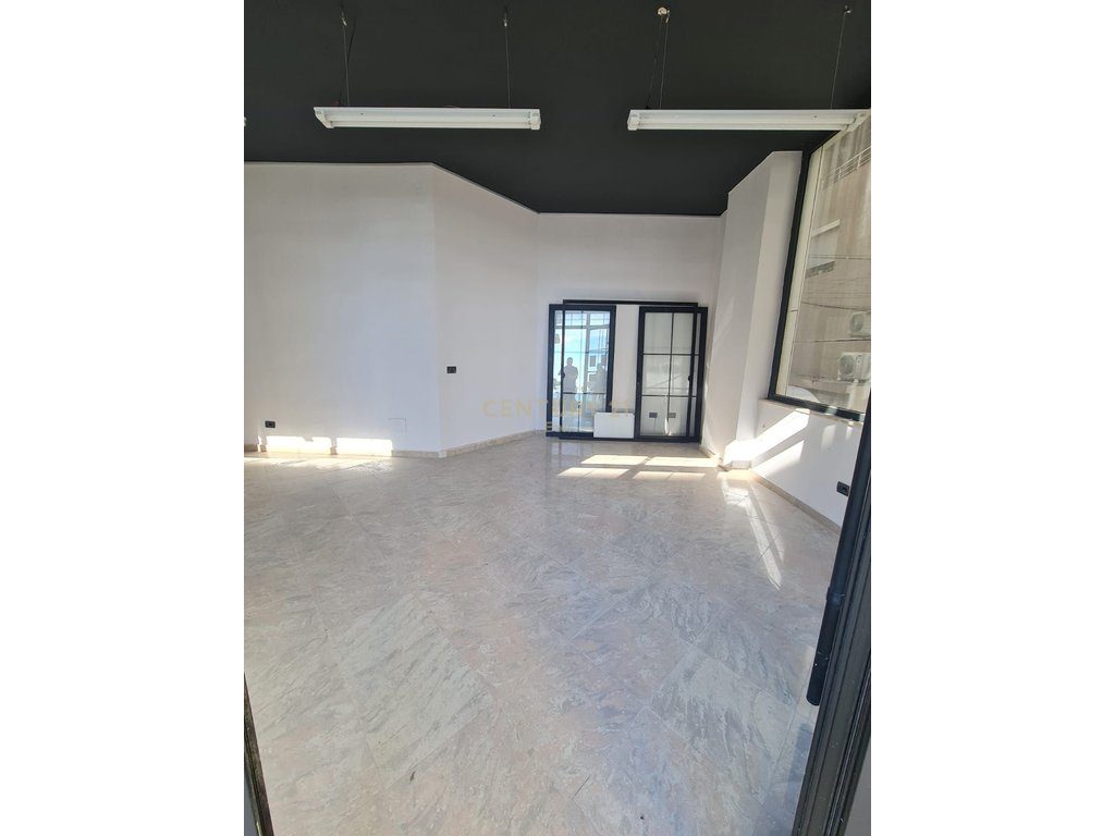 Ambienti Komercial për Qira në Zonën e Vollgës, Durrës - 600€ !