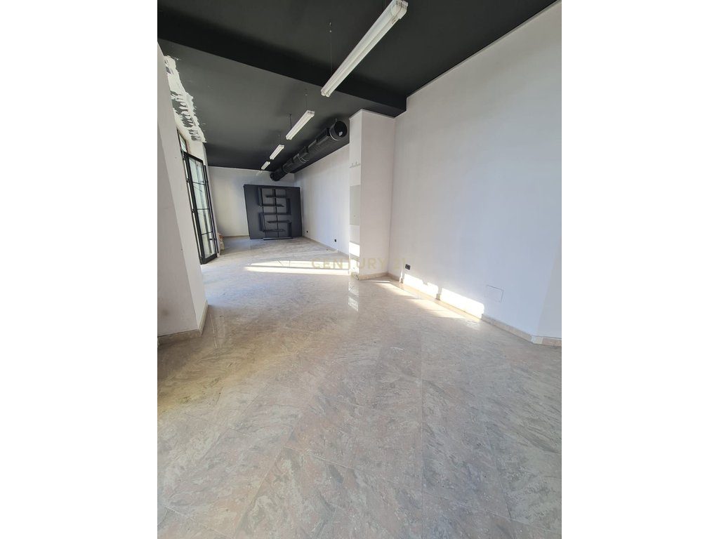 Ambienti Komercial për Qira në Zonën e Vollgës, Durrës - 600€ !