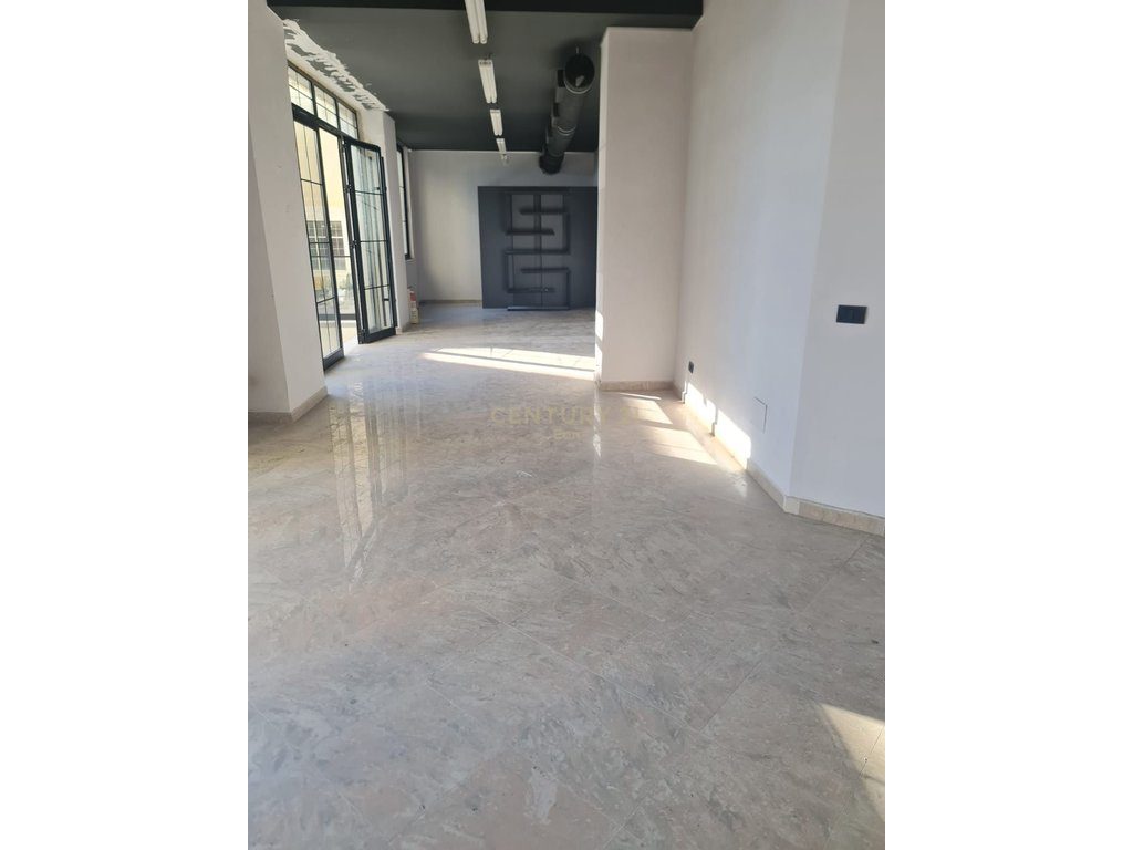 Ambienti Komercial për Qira në Zonën e Vollgës, Durrës - 600€ !