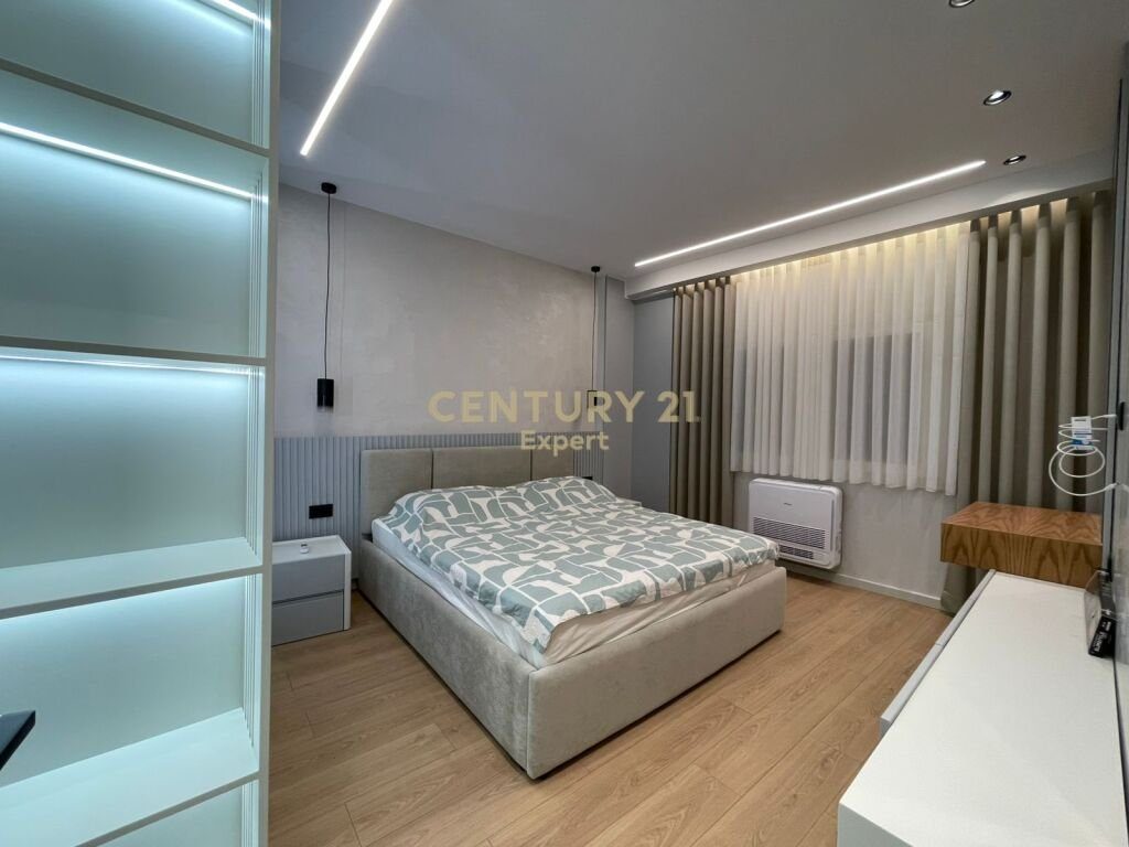 Apartament 1+1me post parkimi për qira në  Rezidencën Lake Land në Farkë, Tiranë!