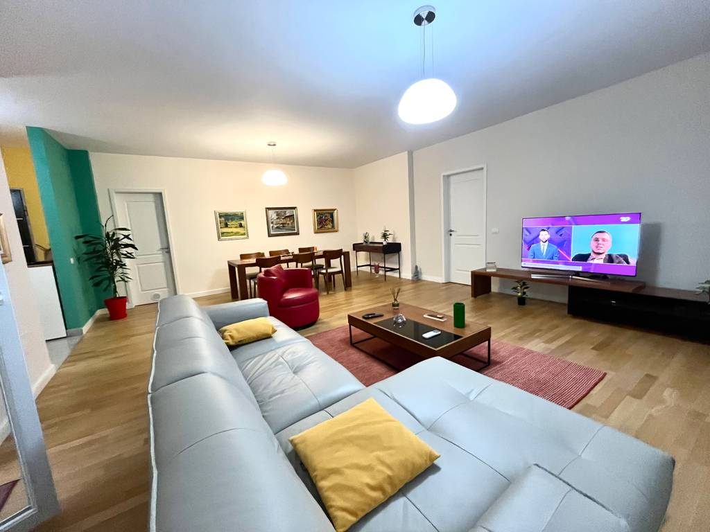 Apartament 3+1+3 me verande dhe post parkimi ne shitje tek rezidenca Touch of the Sun !