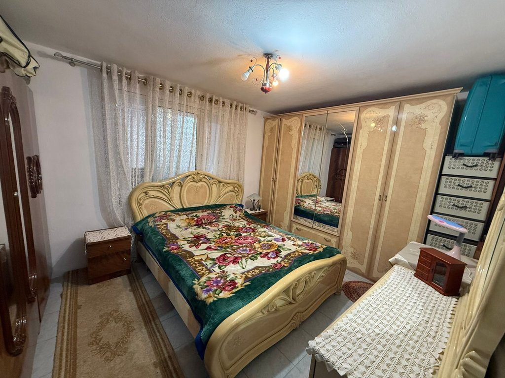Apartament 2+1 me studio shtesë për Qira në Oxhaku, Tiranë