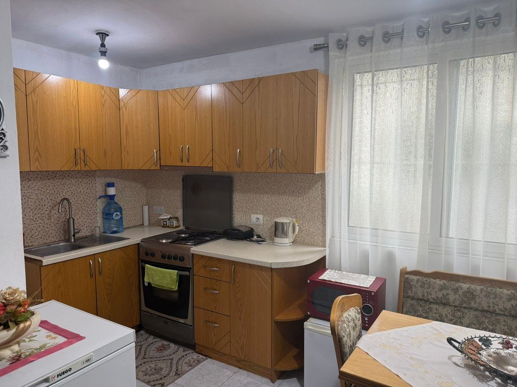 Apartament 2+1 me studio shtesë për Qira në Oxhaku, Tiranë