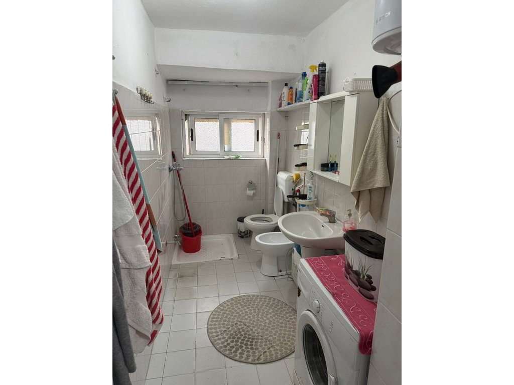 Apartament 2+1 me studio shtesë për Qira në Oxhaku, Tiranë