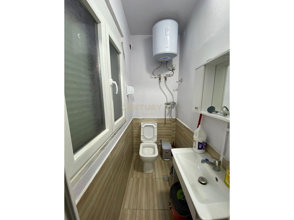 SHITET AMBIENT BIZNESI NE RRUGE KRYESORE
