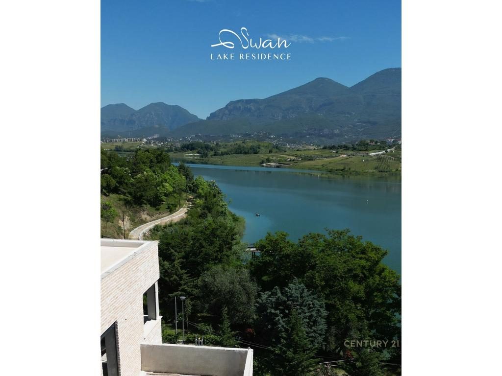 Tripleks me pishine ne Swan Lake Residence!