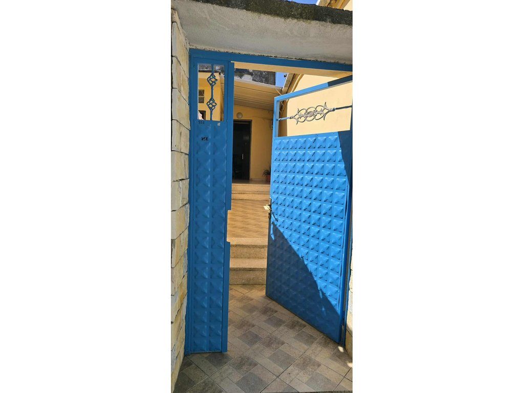 Shtëpi 2+1 për Shitje në Lagjen Muzakaj, Pranë Rrugës Antipatrea