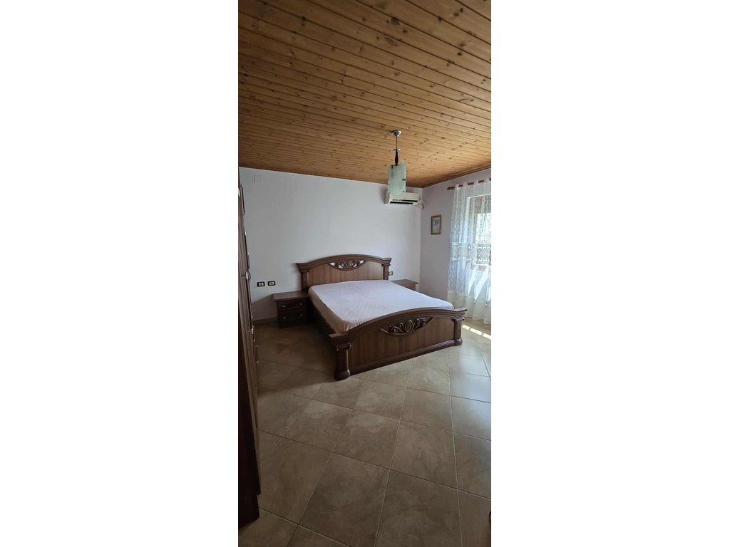 Shtëpi 2+1 për Shitje në Lagjen Muzakaj, Pranë Rrugës Antipatrea