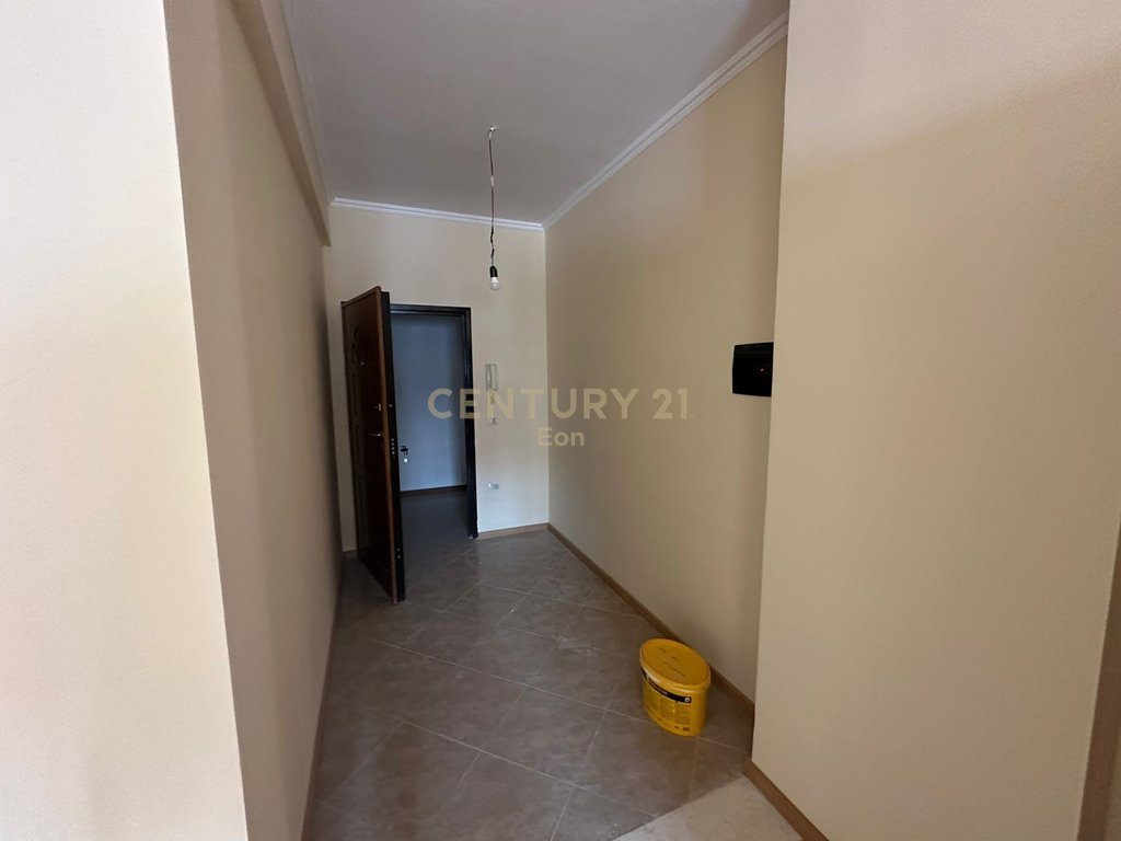 SHESIM APARTAMENT 1+1 PRANE DREJTORISE SE POLICISE, DURRES !
