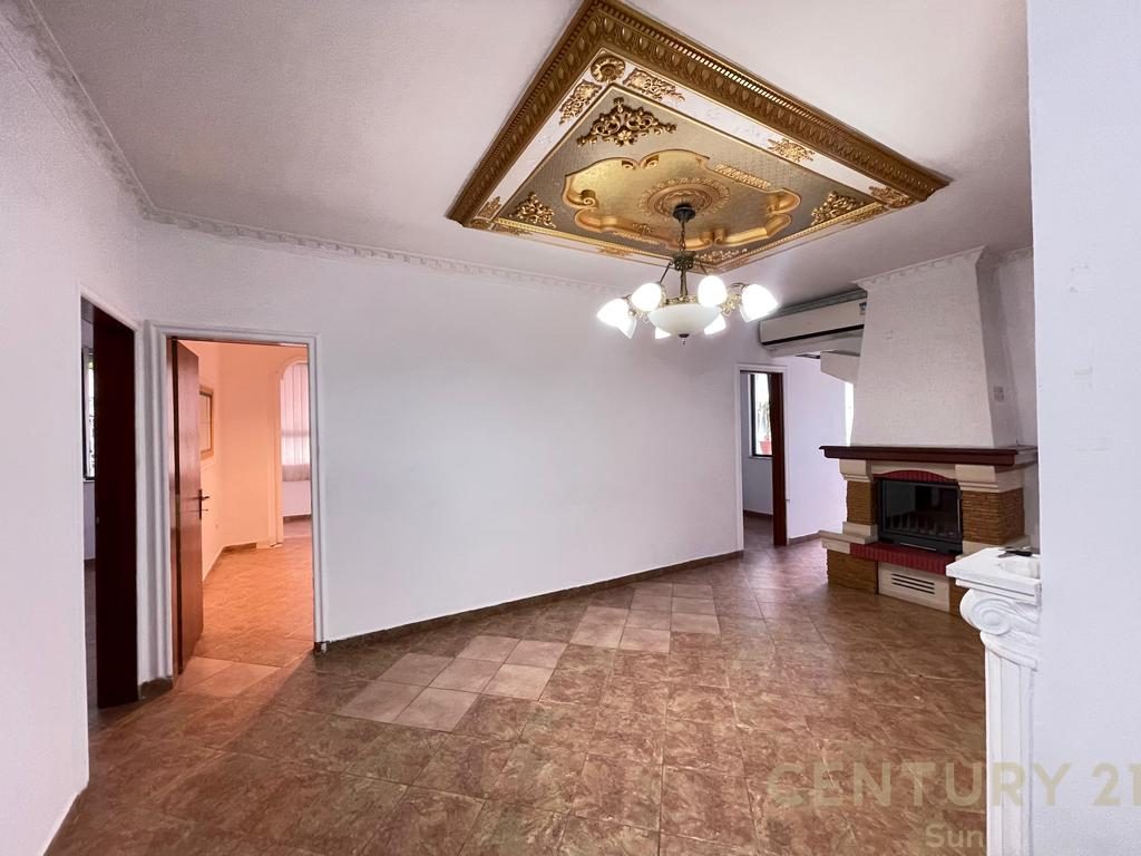 APARTAMENT 5+2+2 PER QIRA TEK ISH-EKSPOZITA!