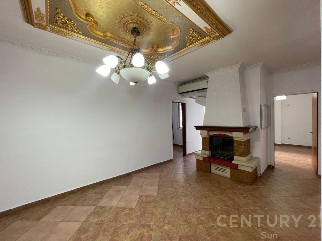 APARTAMENT 5+2+2 PER QIRA TEK ISH-EKSPOZITA!