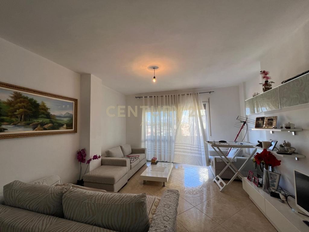 SHITET APARTAMENT 2+1+2T TUALETE NE PLAZH DURRES 
[ KOMPLEKSI EKA ]