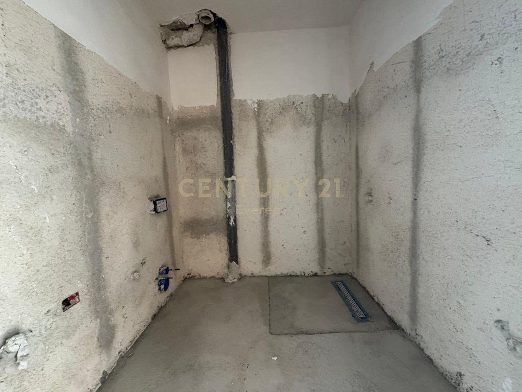 UJI I FTOHTE, SHESIM APARTAMENT 3+1+2